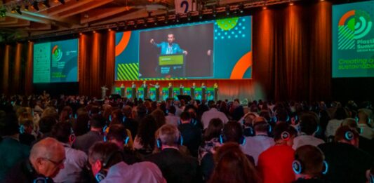 Brasil marca presença em eventos internacionais de plástico e sustentabilidade